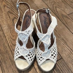 Lucky Brand size 7 1/2 natural colored wedges